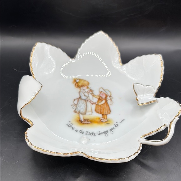 Vintage Holly Hobbie trinket dish White Decorative Leaf-Shaped Dish w/Gold Trim - Picture 2 of 6